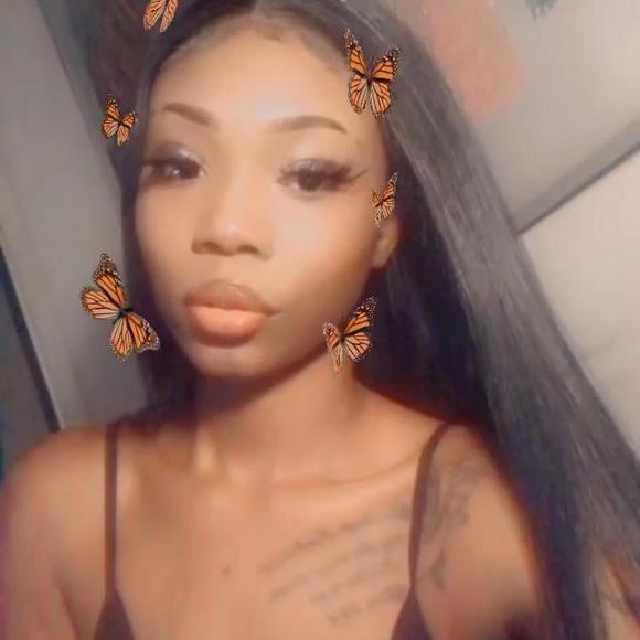 Poshmark profile picture for @criteria